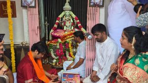 हैदराबाद में धीरेंद्र शास्त्री का बड़ा बयान, भाग्यलक्ष्मी मंदिर को लेकर कही राम मंदिर जैसी बात हैदराबाद में धीरेंद्र शास्त्री का बड़ा बयान, भाग्यलक्ष्मी मंदिर को लेकर कही राम मंदिर जैसी बात