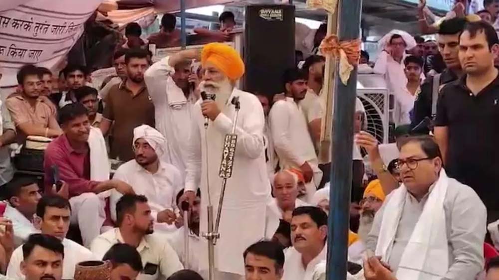 25 दिन बाद दोबारा पहुंची टी, फूल-मालाओं से ग्रामीणों ने किया स्वागत 25 दिन बाद दोबारा पहुंची टी, फूल-मालाओं से ग्रामीणों ने किया स्वागत