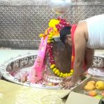 महाकाल के दरबार में अनोखी भेंट! ₹2.5 लाख किलो वाला आम चढ़ाने की 12 साल पुरानी परंपरा कायम महाकाल के दरबार में अनोखी भेंट! ₹2.5 लाख किलो वाला आम चढ़ाने की 12 साल पुरानी परंपरा कायम