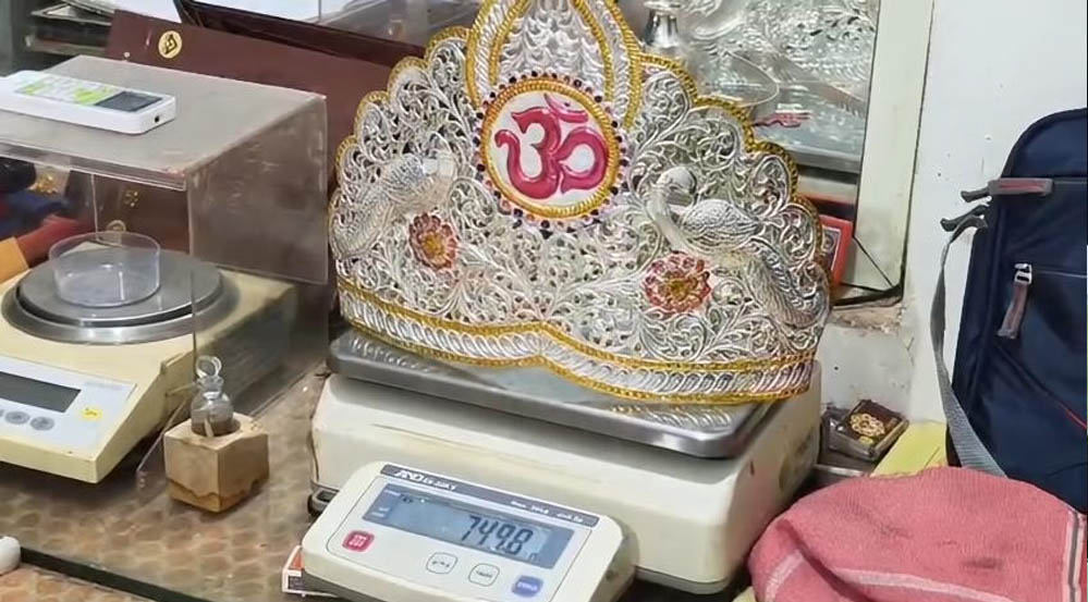 महाकाल मंदिर में दान प्रक्रिया हुई स्मार्ट, 30 सेकंड में सोना-चांदी की जांच करेगी नई मशीन