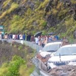 पहाड़ों पर मौसम का डबल अटैक, उत्तराखंड में 142 सड़कें बंद, कांगड़ा में बाढ़ से 18 घर और स्कूल बहे