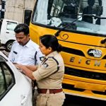 स्कूली बच्चों की सुरक्षा पर बड़ा अभियान, भोपाल में नियम तोड़ने वाली 40 स्कूल बसों के कटे चालान स्कूली बच्चों की सुरक्षा पर बड़ा अभियान, भोपाल में नियम तोड़ने वाली 40 स्कूल बसों के कटे चालान