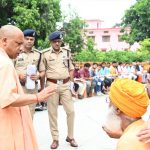 जनता दर्शन में सीएम योगी आदित्यनाथ ने सुनीं 200 लोगों की समस्याएं जनता दर्शन में सीएम योगी आदित्यनाथ ने सुनीं 200 लोगों की समस्याएं