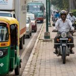 अब फुटपाथ पर वाहन चलाना पड़ेगा भारी, कर्नाटक में ₹5,000 जुर्माने की तैयारी