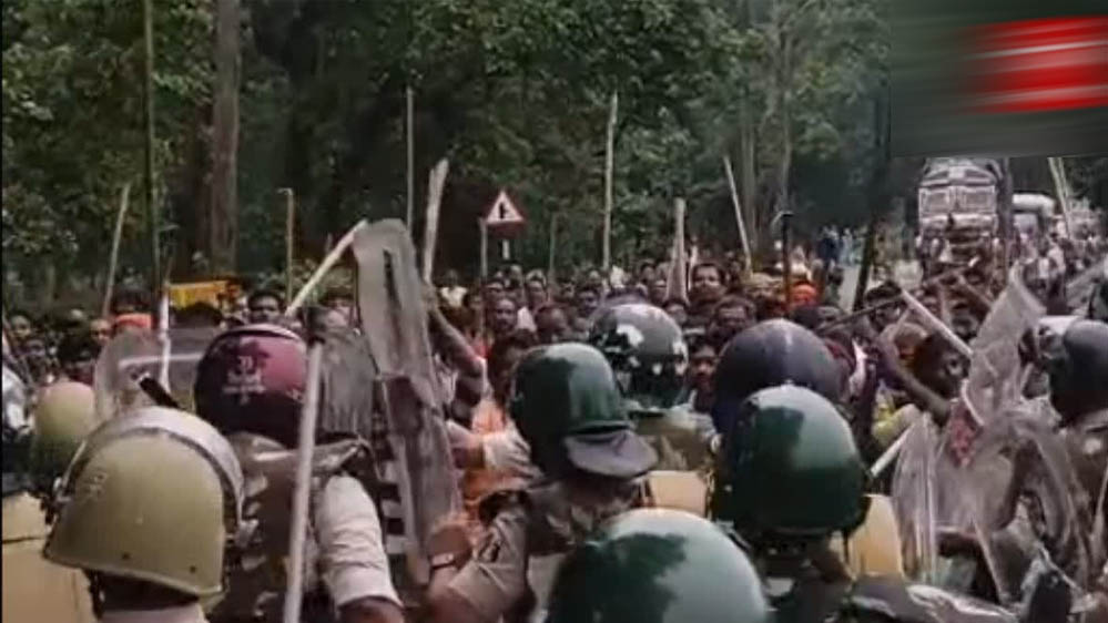 CG Breaking: सूरजपुर में जमीन अधिग्रहण के विरोध में हिंसा, पुलिस पर पथराव, DSP सहित 24+ जवान जख्मी