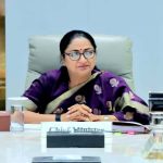 रेखा सरकार का बड़ा फैसला, तय समय में सरकारी सेवाएं नहीं तो कार्रवाई रेखा सरकार का बड़ा फैसला, तय समय में सरकारी सेवाएं नहीं तो कार्रवाई