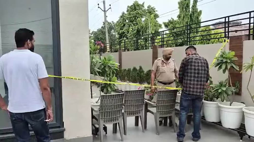 संगरूर में BJP कार्यालय बना निशाना! पेट्रोल बम हमले के बाद दफ्तर में लगी आग