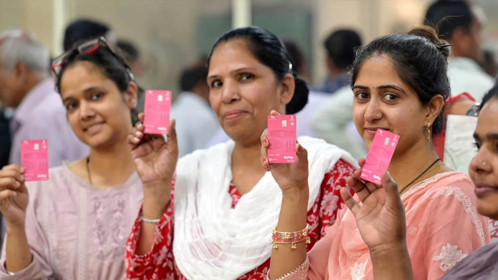 एक कार्ड, कई फायदे! Pink Saheli Smart Card से बस-मेट्रो का सफर और डेबिट कार्ड जैसी पेमेंट दोनों संभव