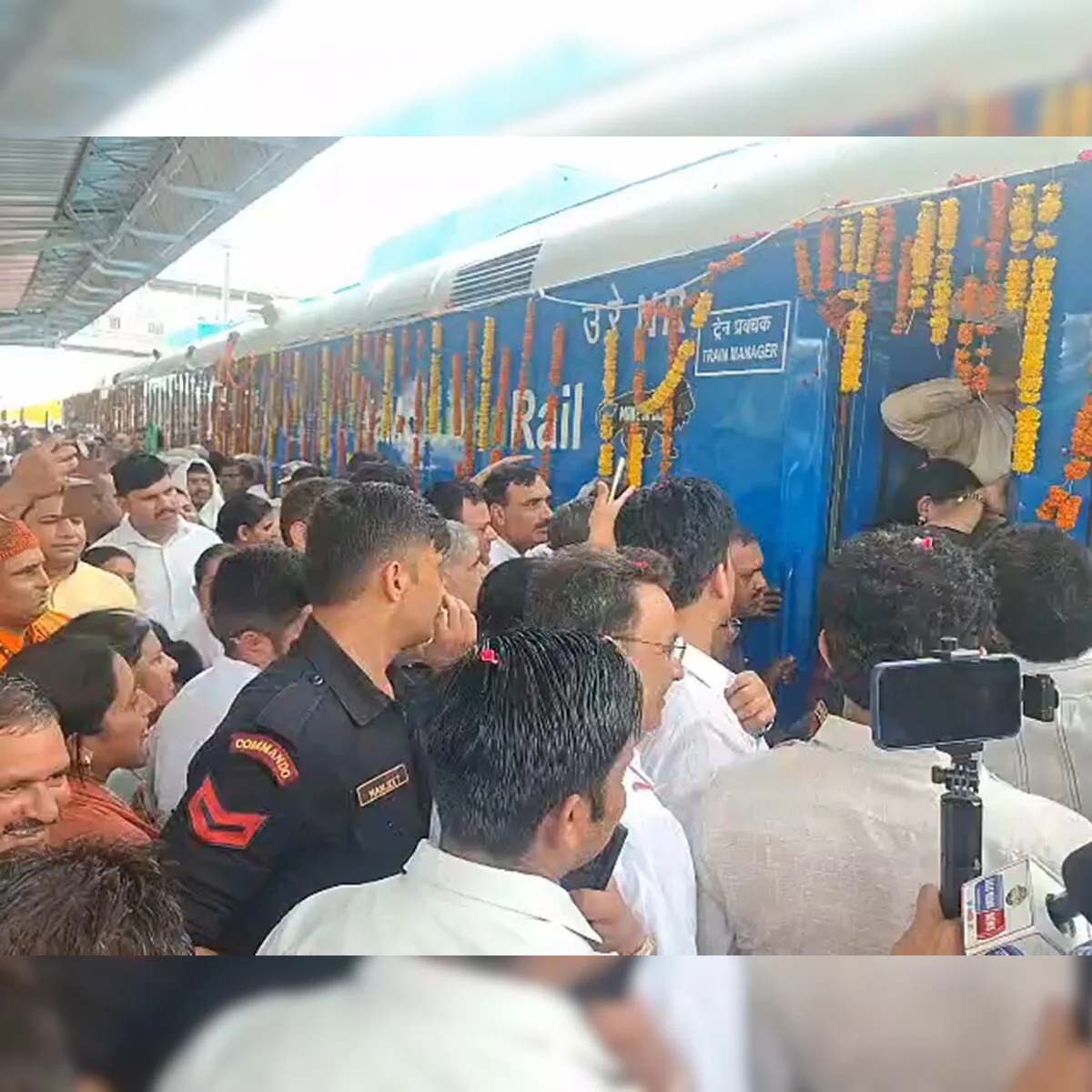 जींद-सोनीपत रूट पर हाइड्रोजन ट्रेन शुरू, आधुनिक सुविधाओं से यात्रियों को मिली राहत जींद-सोनीपत रूट पर हाइड्रोजन ट्रेन शुरू, आधुनिक सुविधाओं से यात्रियों को मिली राहत