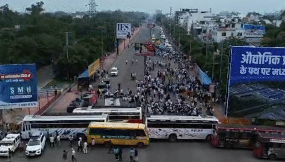 Bhopal Farmer Protest: किसानों ने बैरिकेड तोड़े, बसों पर चढ़कर किया प्रदर्शन; CM मोहन यादव ने गठित की वार्ता समिति