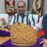शिरडी में साईं बाबा को मिला 1 करोड़ का सोने का मुकुट, गुरु पूर्णिमा पर भक्त ने चढ़ाया खास तोहफा