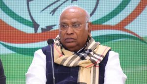 Mallikarjun Kharge को कोर्ट का बड़ा झटका! वारंट जारी, किस केस में फंसे कांग्रेस अध्यक्ष?