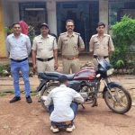 चोरी की बाइक को छुपाने के लिए बदल डाला रंग, चोरी की बाइक सहित पकड़ा गया शातिर चोर, बिलहरी पुलिस को मिली सफलता