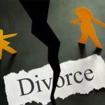 पति ने तलाक के साथ भेजीं पत्नी की प्राइवेट तस्वीरें, हाई कोर्ट की टिप्पणी से छिड़ी बहस पति ने तलाक के साथ भेजीं पत्नी की प्राइवेट तस्वीरें, हाई कोर्ट की टिप्पणी से छिड़ी बहस