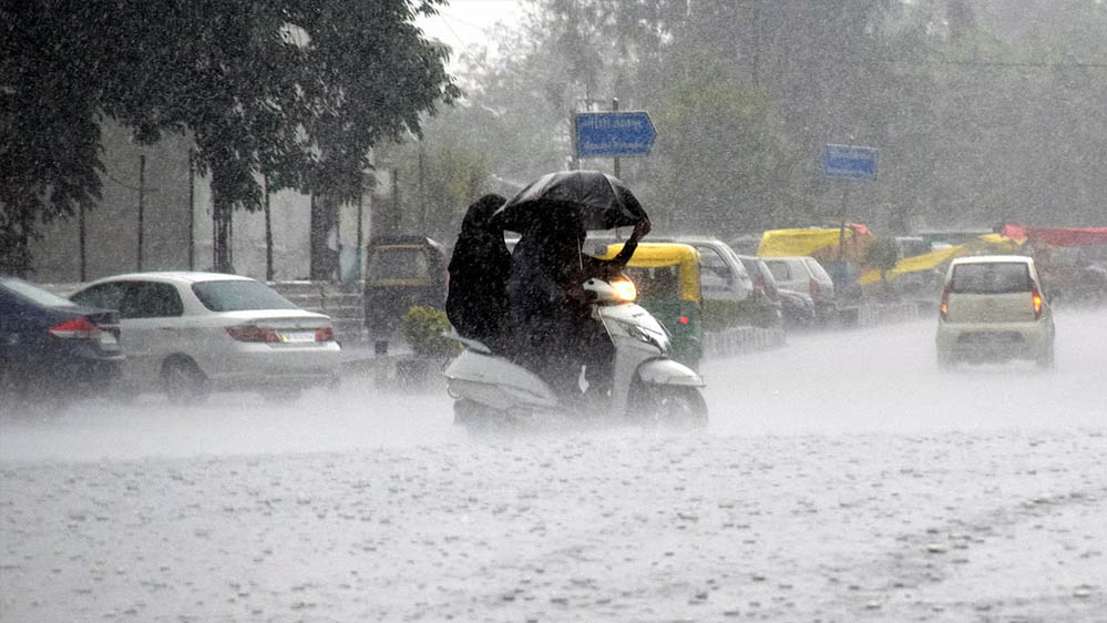 मध्य प्रदेश में मानसून का कहर, शुक्रवार-शनिवार को भारी बारिश का रेड अलर्ट; जानें प्रभावित जिले मध्य प्रदेश में मानसून का कहर, शुक्रवार-शनिवार को भारी बारिश का रेड अलर्ट; जानें प्रभावित जिले