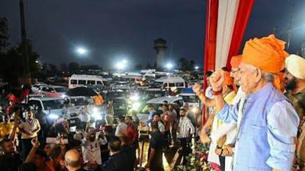 ‘बम बम भोले’ से गूंजा जम्मू, अमरनाथ यात्रा का पहला जत्था रवाना, श्रद्धालुओं में दिखा जबरदस्त उत्साह ‘बम बम भोले’ से गूंजा जम्मू, अमरनाथ यात्रा का पहला जत्था रवाना, श्रद्धालुओं में दिखा जबरदस्त उत्साह