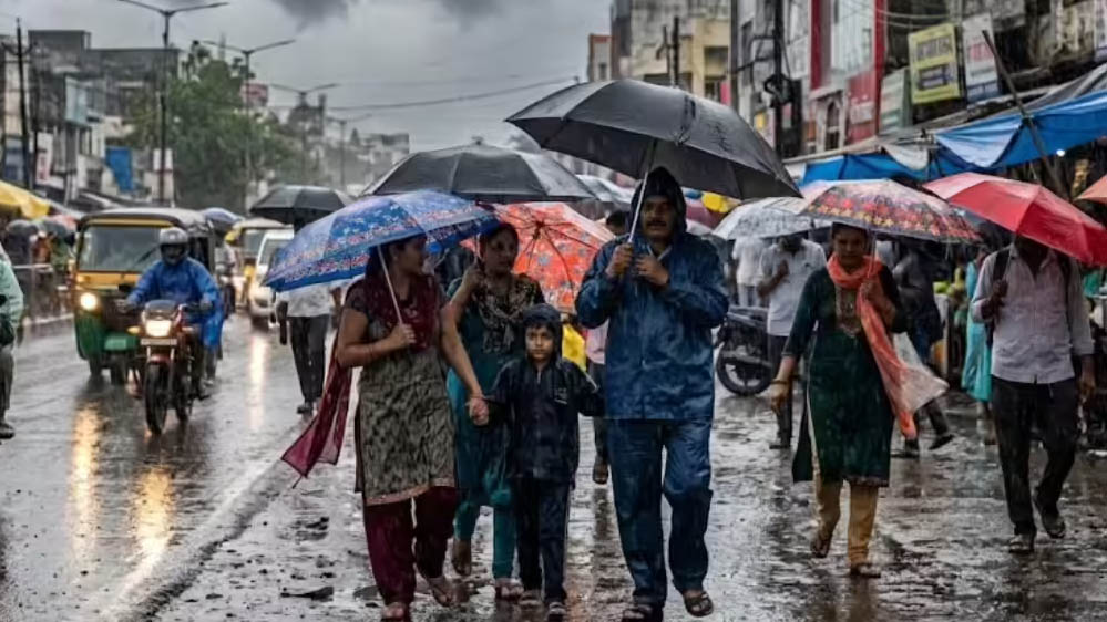 Punjab Weather Update: 18 जिलों में बारिश की चेतावनी, चंडीगढ़ में गिरा तापमान; लुधियाना मेयर ने देर रात संभाला मोर्चा Punjab Weather Update: 18 जिलों में बारिश की चेतावनी, चंडीगढ़ में गिरा तापमान; लुधियाना मेयर ने देर रात संभाला मोर्चा
