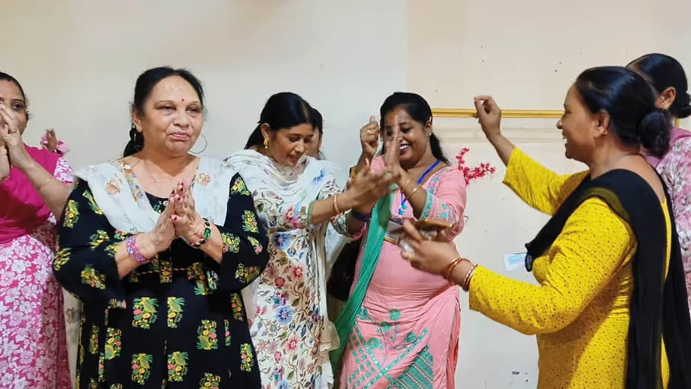Punjab Scheme: मावां-धीयां सत्कार योजना की शुरुआत, महिलाओं को मिली सम्मान राशि; ₹1100 करोड़ जारी Punjab Scheme: मावां-धीयां सत्कार योजना की शुरुआत, महिलाओं को मिली सम्मान राशि; ₹1100 करोड़ जारी