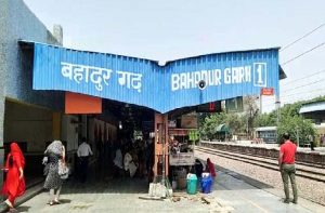 बहादुरगढ़ रेलवे स्टेशन बनेगा आधुनिक, नए भवन और पुल का निर्माण जारी