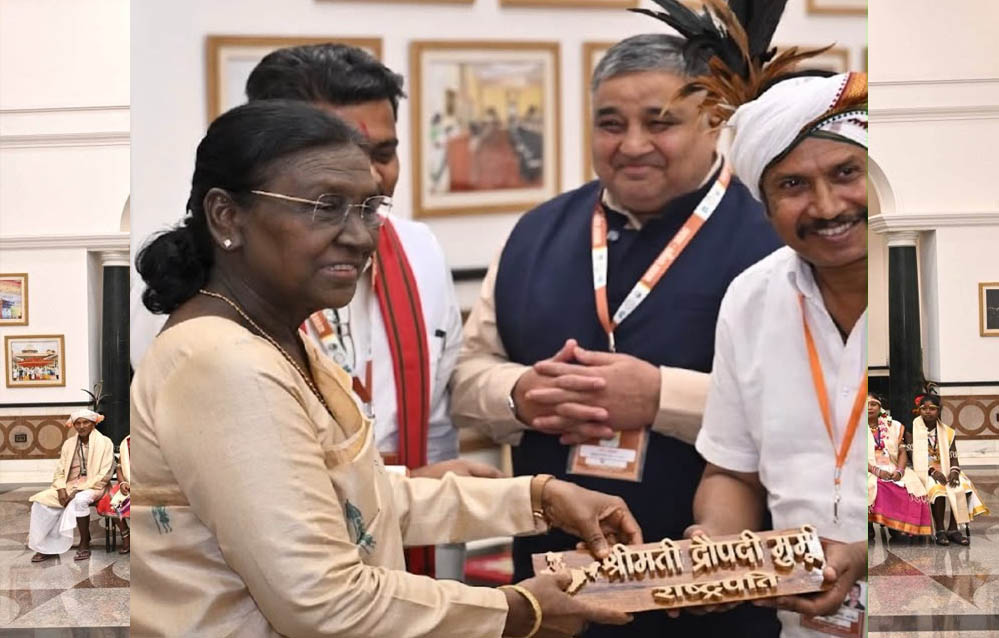 राष्ट्रपति द्रौपदी मुर्मु से बस्तर पंडुम-2026 के विजेताओं ने की मुलाकात, छत्तीसगढ़ के प्रतिनिधिमंडल का हुआ सम्मान राष्ट्रपति द्रौपदी मुर्मु से बस्तर पंडुम-2026 के विजेताओं ने की मुलाकात, छत्तीसगढ़ के प्रतिनिधिमंडल का हुआ सम्मान