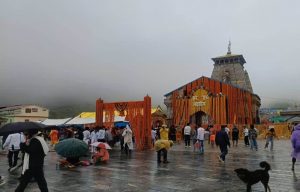 उत्तराखंड में भारी बारिश का कहर, केदारनाथ यात्रा पर लगी रोक; 850 यात्री फंसे, फ्लैश फ्लड अलर्ट जारी उत्तराखंड में भारी बारिश का कहर, केदारनाथ यात्रा पर लगी रोक; 850 यात्री फंसे, फ्लैश फ्लड अलर्ट जारी