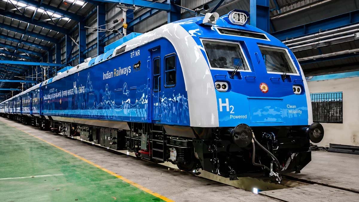 पीएम मोदी करेंगे हाइड्रोजन ट्रेन का उद्घाटन, 50 स्कूली बच्चे करेंगे पहला सफर पीएम मोदी करेंगे हाइड्रोजन ट्रेन का उद्घाटन, 50 स्कूली बच्चे करेंगे पहला सफर