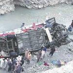भीषण बस हादसे से दहला पाकिस्तान, ओवरलोडेड बस खाई में गिरी; 40 यात्रियों की जान गई