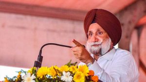 अमित शाह से सुखजिंदर रंधावा की मुलाकात से सियासी चर्चाएं तेज, सांसद ने किया बड़ा खुलासा अमित शाह से सुखजिंदर रंधावा की मुलाकात से सियासी चर्चाएं तेज, सांसद ने किया बड़ा खुलासा
