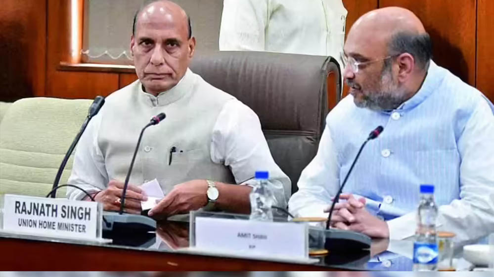 राजनाथ सिंह के इस्तीफे की अटकलों के बीच सियासी हलचल, क्या अमित शाह को मिलेगी नई जिम्मेदारी? राजनाथ सिंह के इस्तीफे की अटकलों के बीच सियासी हलचल, क्या अमित शाह को मिलेगी नई जिम्मेदारी?
