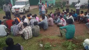 धार्मिक परंपराओं में हिस्सा नहीं लेने पर ग्रामसभा का फैसला, धर्मांतरण कर चुके आदिवासी परिवार को गांव छोड़ने का निर्देश धार्मिक परंपराओं में हिस्सा नहीं लेने पर ग्रामसभा का फैसला, धर्मांतरण कर चुके आदिवासी परिवार को गांव छोड़ने का निर्देश