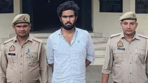 हाईवे पर पिकअप लूटी, नौ लाख वसूले; गोरक्षा दल नेता गिरफ्तार हाईवे पर पिकअप लूटी, नौ लाख वसूले; गोरक्षा दल नेता गिरफ्तार
