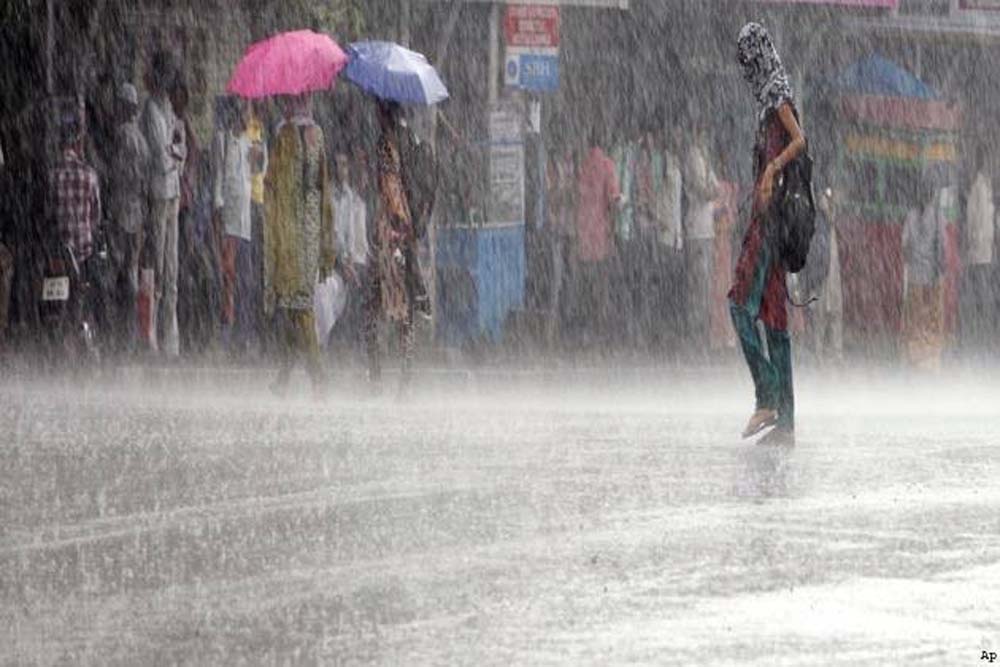 दिल्ली से तमिलनाडु तक मौसम बिगड़ा: कई राज्यों में आंधी-तूफान और बारिश का खतरा दिल्ली से तमिलनाडु तक मौसम बिगड़ा: कई राज्यों में आंधी-तूफान और बारिश का खतरा