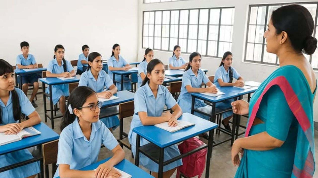 बिहार में अतिरिक्त शिक्षकों का होगा तबादला, 40 हजार पदों की हुई पहचान बिहार में अतिरिक्त शिक्षकों का होगा तबादला, 40 हजार पदों की हुई पहचान