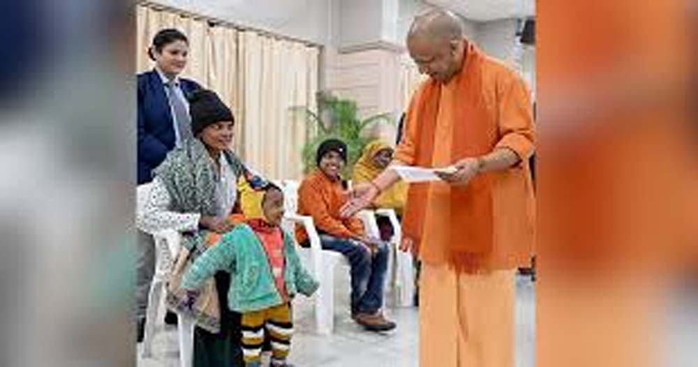 सीएम योगी बोले, घर के विवाद घर में सुलझाएं, बाहरियों से बचें सीएम योगी बोले, घर के विवाद घर में सुलझाएं, बाहरियों से बचें