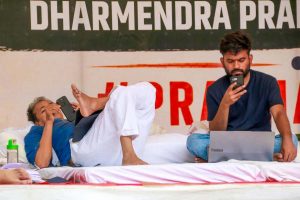 “अनशन का अनुभव वांगचुक को, बाकी लोग क्यों डालें जान जोखिम में” बोले अभिजीत दीपके