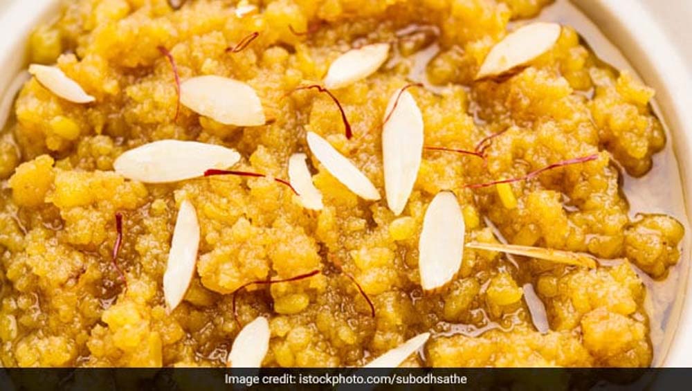 बेसन-सूजी का हलवा बनाएं मिनटों में, मिलेगा देसी स्वाद का मजा बेसन-सूजी का हलवा बनाएं मिनटों में, मिलेगा देसी स्वाद का मजा