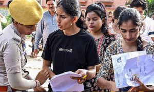 UPTET 2026: दूसरे दिन की परीक्षा भी AI निगरानी में शांतिपूर्ण संपन्न, सुरक्षा व्यवस्था रही चाक-चौबंद UPTET 2026: दूसरे दिन की परीक्षा भी AI निगरानी में शांतिपूर्ण संपन्न, सुरक्षा व्यवस्था रही चाक-चौबंद