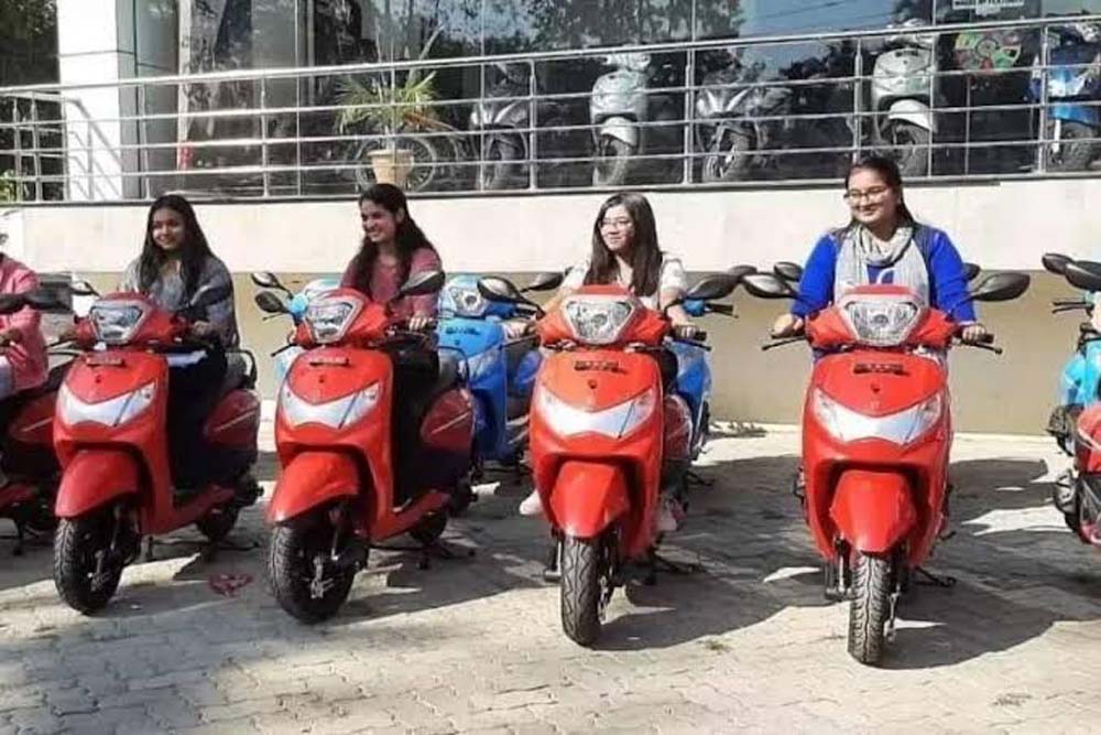 रानी लक्ष्मीबाई स्कूटी योजना के नियम बदलेंगे, ज्यादा छात्राओं को मिलेगा लाभ रानी लक्ष्मीबाई स्कूटी योजना के नियम बदलेंगे, ज्यादा छात्राओं को मिलेगा लाभ