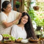 दादी-नानी के देसी नुस्खे, बालों को बनाएंगे मजबूत, घने और चमकदार