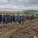 हल्की बारिश में दलदल बना सीएम राइज स्कूल मार्ग, छात्रों की बढ़ी परेशानी हल्की बारिश में दलदल बना सीएम राइज स्कूल मार्ग, छात्रों की बढ़ी परेशानी