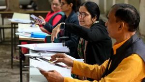 पुरानी मतदाता सूची से मैपिंग न होने से मतदाताओं की बढ़ी परेशानी पुरानी मतदाता सूची से मैपिंग न होने से मतदाताओं की बढ़ी परेशानी