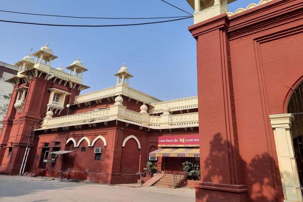 हाईकोर्ट की सख्ती के बाद एक्शन में पुलिस, कोर्ट परिसर हमले के फरार अधिवक्ताओं पर शिकंजा