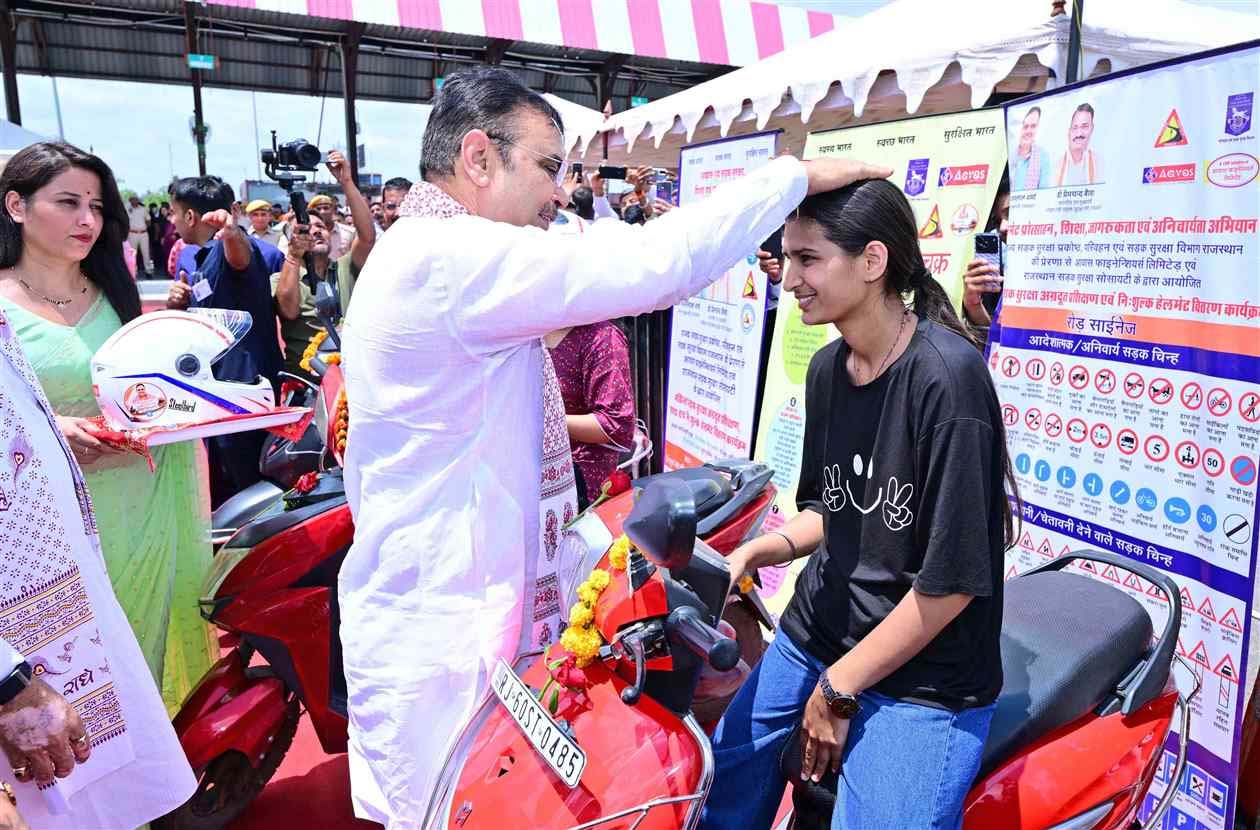 सीएम भजनलाल ने दिखाई हरी झंडी, नई ब्लू लाइन बसें रवाना