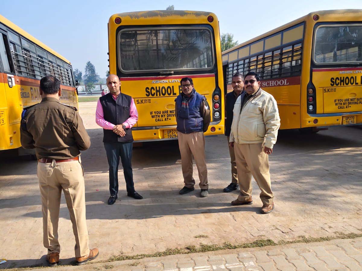 बच्चों की सुरक्षा को लेकर सख्त प्रशासन, बिना फिटनेस और परमिट वाले स्कूल वाहनों पर कार्रवाई तेज बच्चों की सुरक्षा को लेकर सख्त प्रशासन, बिना फिटनेस और परमिट वाले स्कूल वाहनों पर कार्रवाई तेज