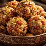 गोंद-ड्राई फ्रूट्स लड्डू से बढ़ाएं सेहत, जानें आसान घर की रेसिपी गोंद-ड्राई फ्रूट्स लड्डू से बढ़ाएं सेहत, जानें आसान घर की रेसिपी