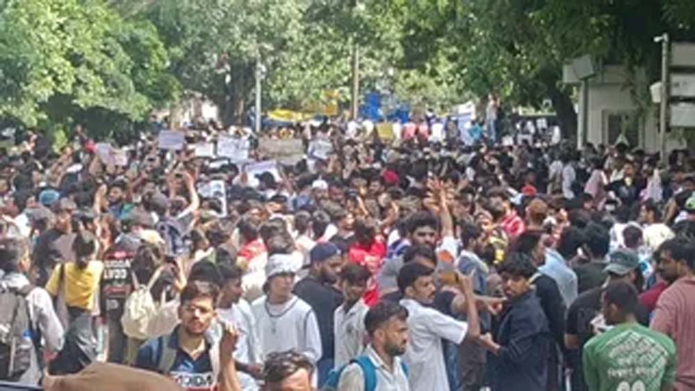 क्लर्कों की अतिरिक्त वेतन वृद्धि बेसिक पे में शामिल, सरकार ने दी राहत क्लर्कों की अतिरिक्त वेतन वृद्धि बेसिक पे में शामिल, सरकार ने दी राहत