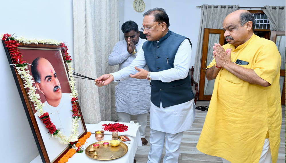 मुख्यमंत्री विष्णुदेव साय ने डॉ. श्यामा प्रसाद मुखर्जी की 125वीं जयंती पर उन्हें किया नमन मुख्यमंत्री विष्णुदेव साय ने डॉ. श्यामा प्रसाद मुखर्जी की 125वीं जयंती पर उन्हें किया नमन