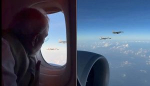 इंडोनेशिया दौरे पर PM मोदी का शानदार स्वागत, आसमान में फाइटर जेट्स ने दी सलामी इंडोनेशिया दौरे पर PM मोदी का शानदार स्वागत, आसमान में फाइटर जेट्स ने दी सलामी