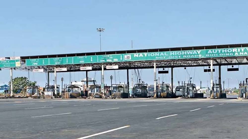 NHAI ने बढ़ाई टोल दरें, कार से भारी वाहनों तक बढ़ा शुल्क NHAI ने बढ़ाई टोल दरें, कार से भारी वाहनों तक बढ़ा शुल्क