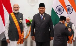 इंडोनेशिया ने PM मोदी को दिया सर्वोच्च नागरिक सम्मान, विदेशों में मिले अवॉर्ड्स की पूरी लिस्ट इंडोनेशिया ने PM मोदी को दिया सर्वोच्च नागरिक सम्मान, विदेशों में मिले अवॉर्ड्स की पूरी लिस्ट